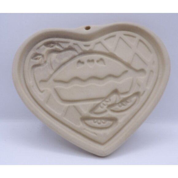 Pampered Chef "Welcome Home Heart" ©1998 Family Home Collection Pie Heart - Picture 1 of 2